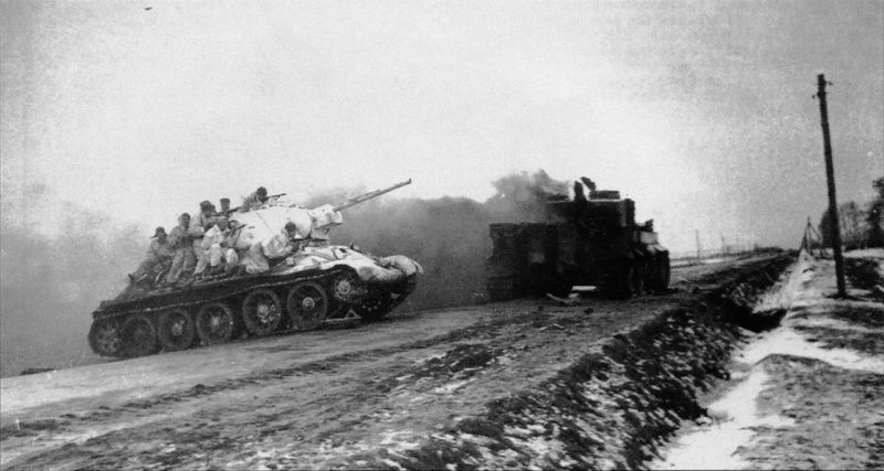 Т-34 и уничтоженный тигр